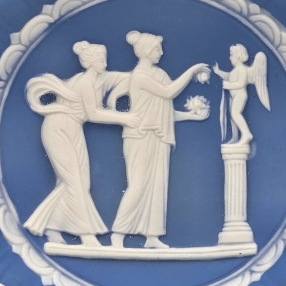 Jasperware Trinket Pin Dish Set of 2 Neoclassical Figures in White Relief - Picture 5 of 9